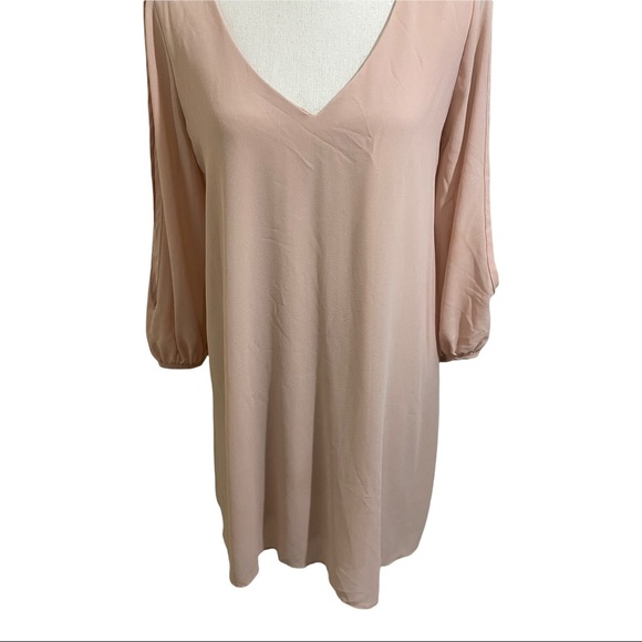 Lulus shifting dears dress light blush pink. Open shoulder Size medium - Picture 8 of 11